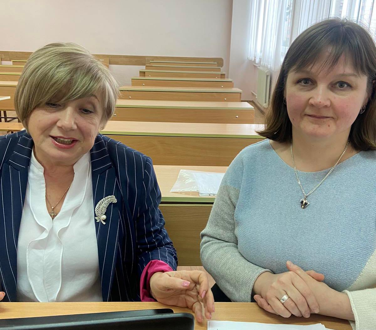 Поплавська Наталія Миколаївна та Кушнір Оксана Василівна вітають учасників медіашколи